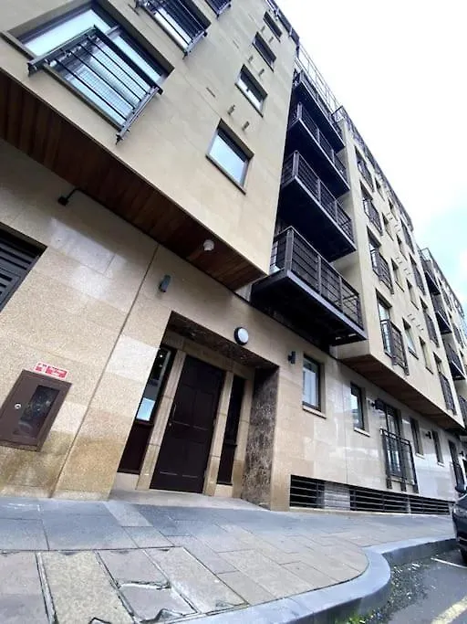Amazing City Centre 1 Bedroom Apartment With Balcony Lgbtq Friendly 벨파스트