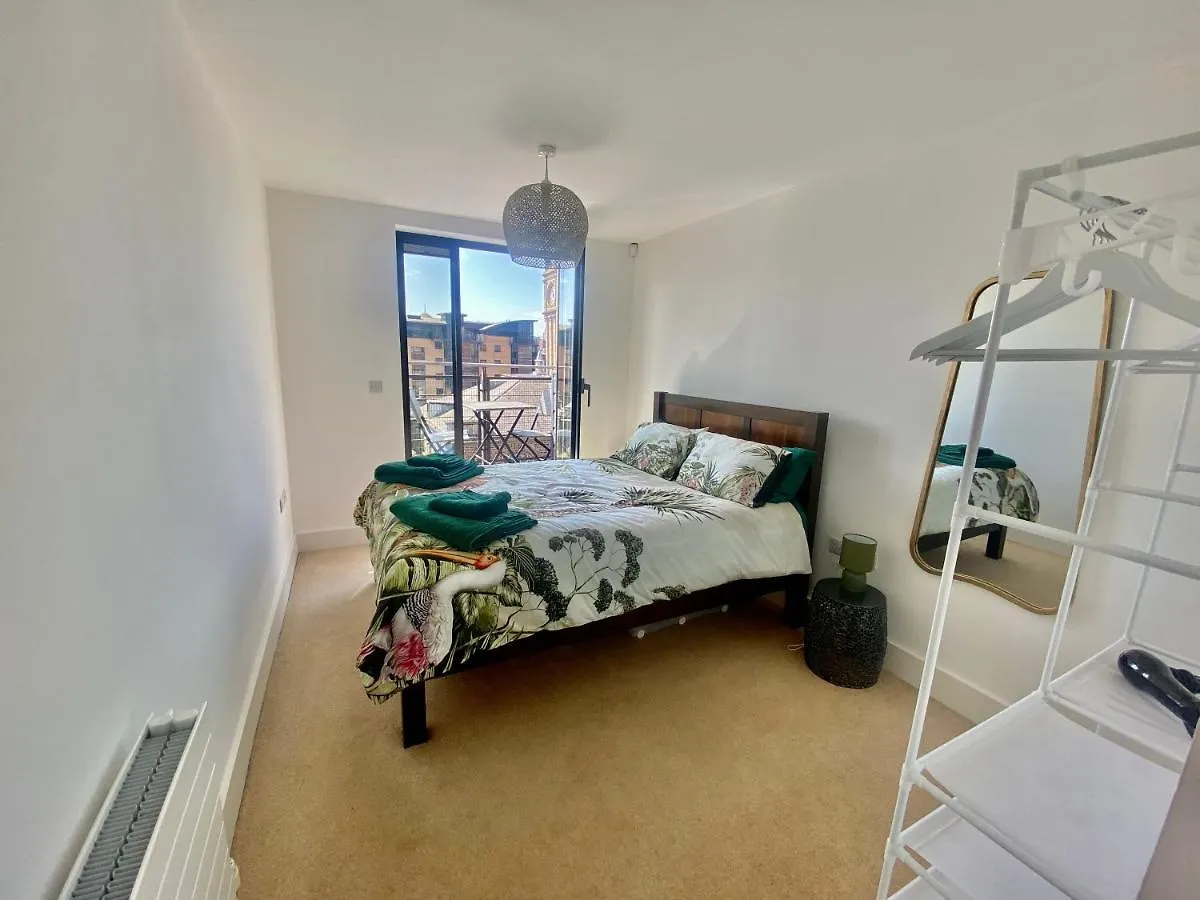 Amazing City Centre 1 Bedroom Apartment With Balcony Lgbtq Friendly 벨파스트