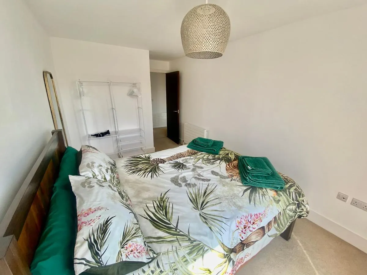 Amazing City Centre 1 Bedroom Apartment With Balcony Lgbtq Friendly 벨파스트