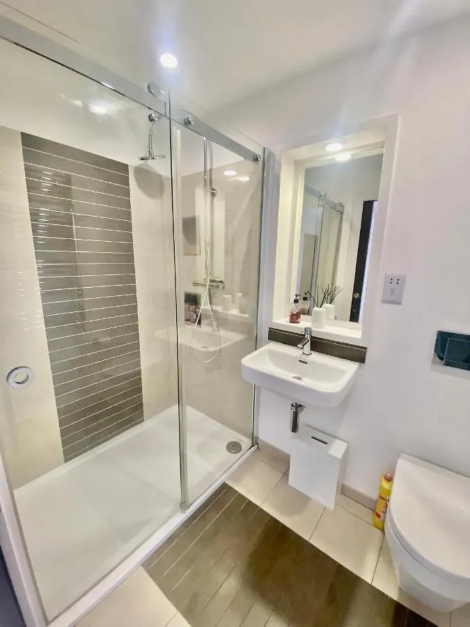 Amazing City Centre 1 Bedroom Apartment With Balcony Lgbtq Friendly Μπέλφαστ