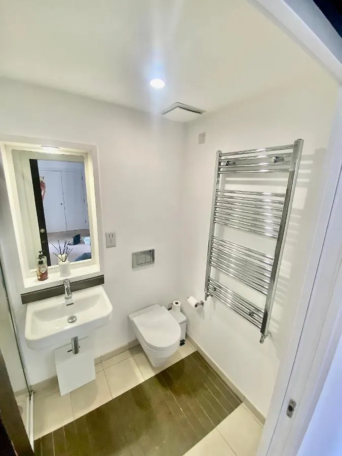 Amazing City Centre 1 Bedroom Apartment With Balcony Lgbtq Friendly Μπέλφαστ