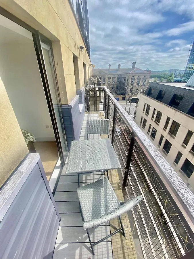 Amazing City Centre 1 Bedroom Apartment With Balcony Lgbtq Friendly 벨파스트 0*,